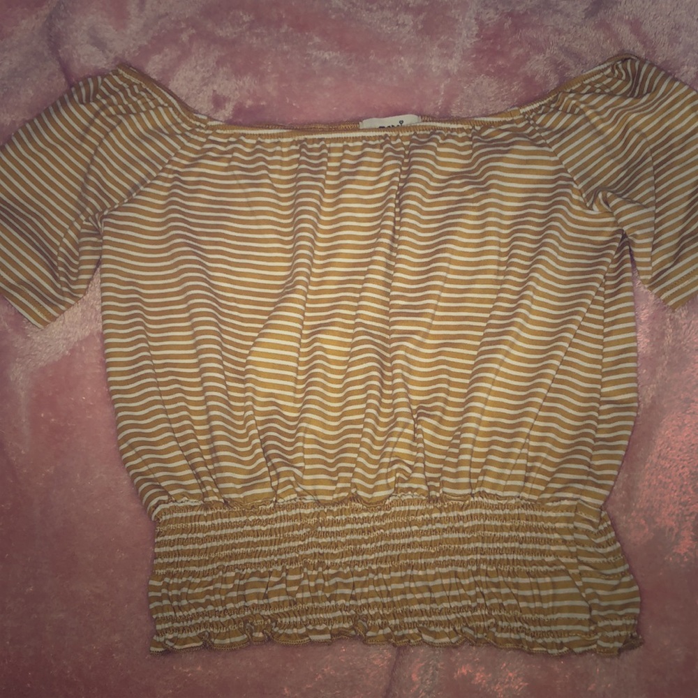 off the shoulder cropped shirt. - Picture 1 of 1